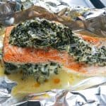 Filetes de salmón rellenos con espinacas y queso crema, listos en tan sólo 30 minutos. | nashifood.com