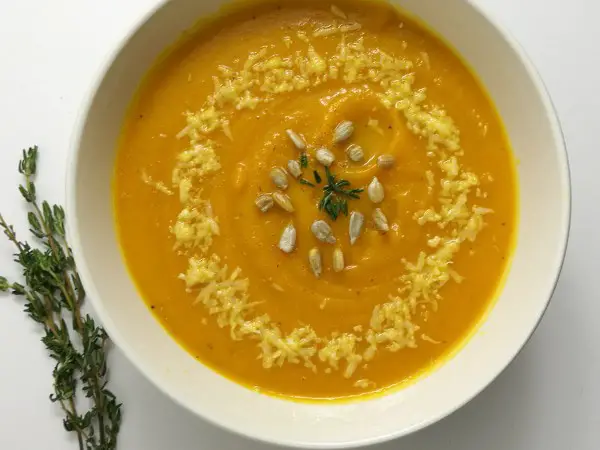 Sopa de Abóbora Assada - sopa cheia de sabor, ideal para um jantar leve. | nashifood.com