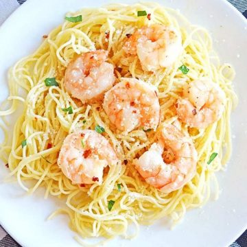 top view of shrimp scampi served on a plate.